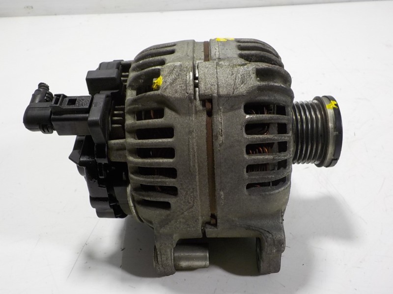 Recambio de alternador para volkswagen golf vi (5k1) sport referencia OEM IAM  03C903023A 