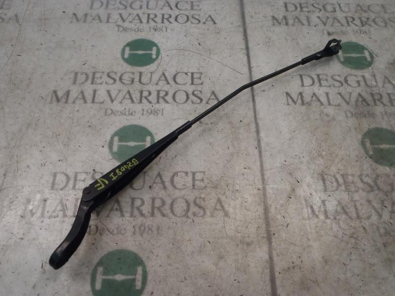 Recambio de brazo limpia delantero izquierdo para peugeot 207 1.4 hdi referencia OEM IAM   