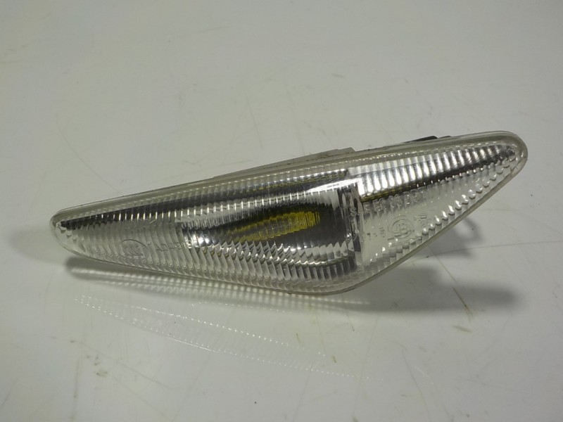 Recambio de piloto lateral derecho para bmw x5 (e70) xdrive40d referencia OEM IAM 63137171008 7267978 