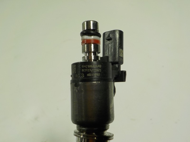 Recambio de inyector para audi a3 sportback (8vf) 35 tfsi s line referencia OEM IAM  04E906036AD 