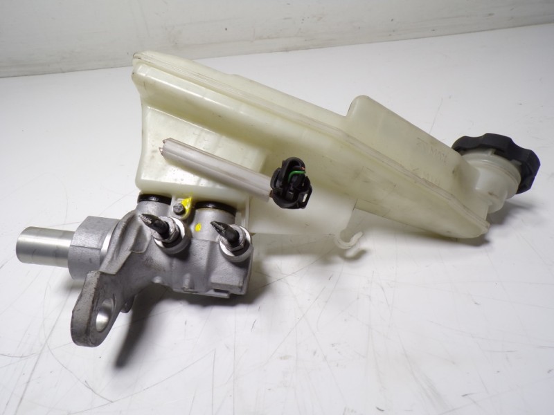 Recambio de bomba freno para opel astra k lim. 5türig 1.0 12v referencia OEM IAM 13486143 32669020 