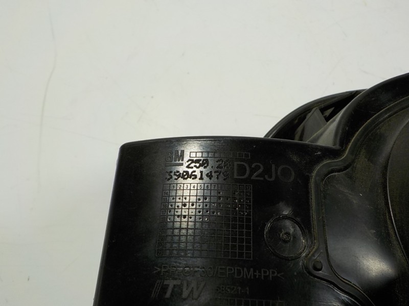 Recambio de tapa combustible para opel astra k lim. 5türig 1.0 12v referencia OEM IAM 39061479 39061479 