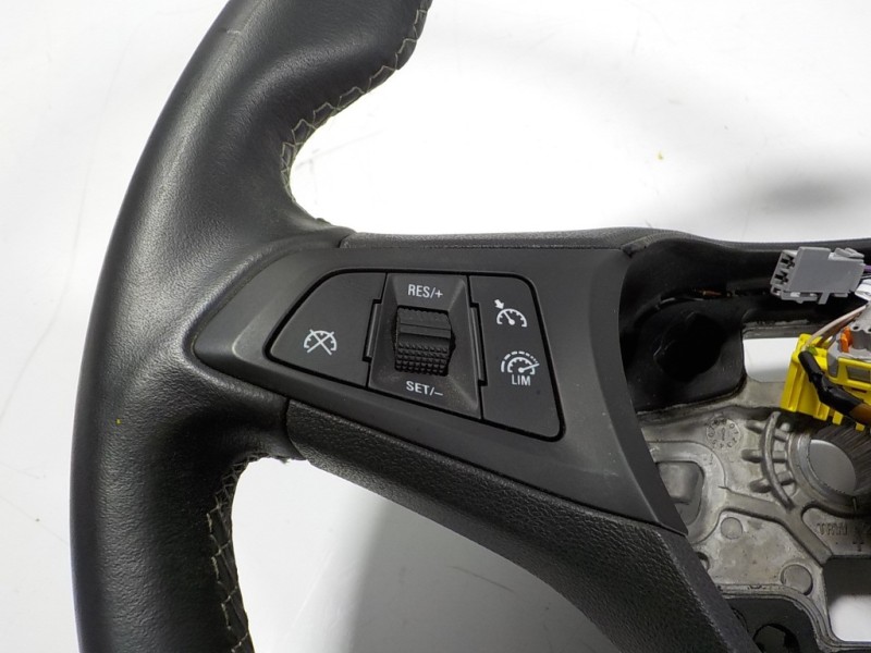 Recambio de volante para opel astra k lim. 5türig 1.0 12v referencia OEM IAM 39058749 39058749 