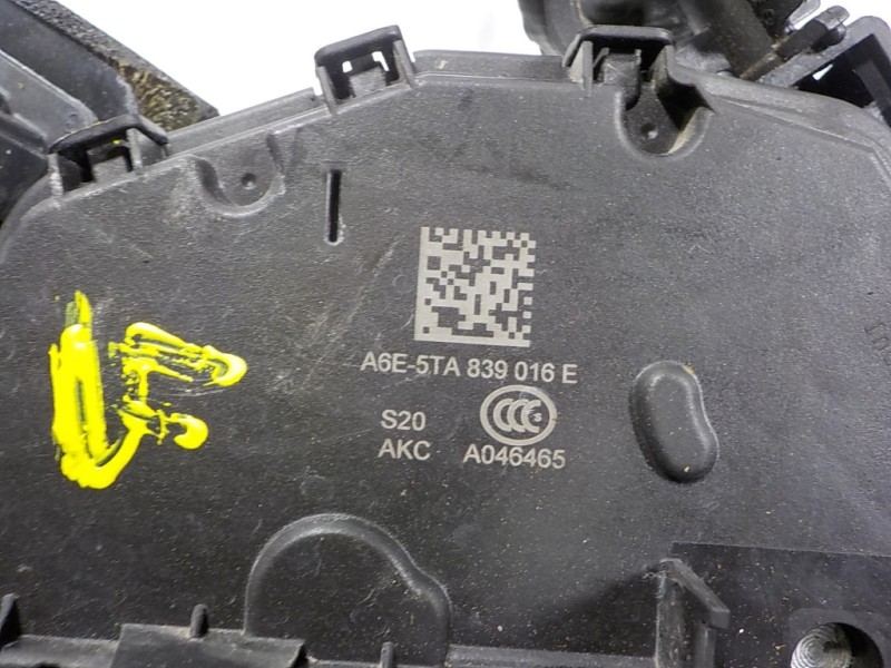 Recambio de cerradura puerta trasera derecha para seat arona 1.0 tsi referencia OEM IAM 5TA839016E A6E5TA839016E 