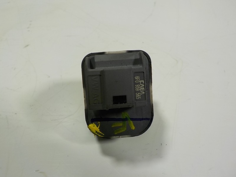 Recambio de mando retrovisor para seat arona 1.0 tsi referencia OEM IAM 6F0959565WHI 6F0959565 