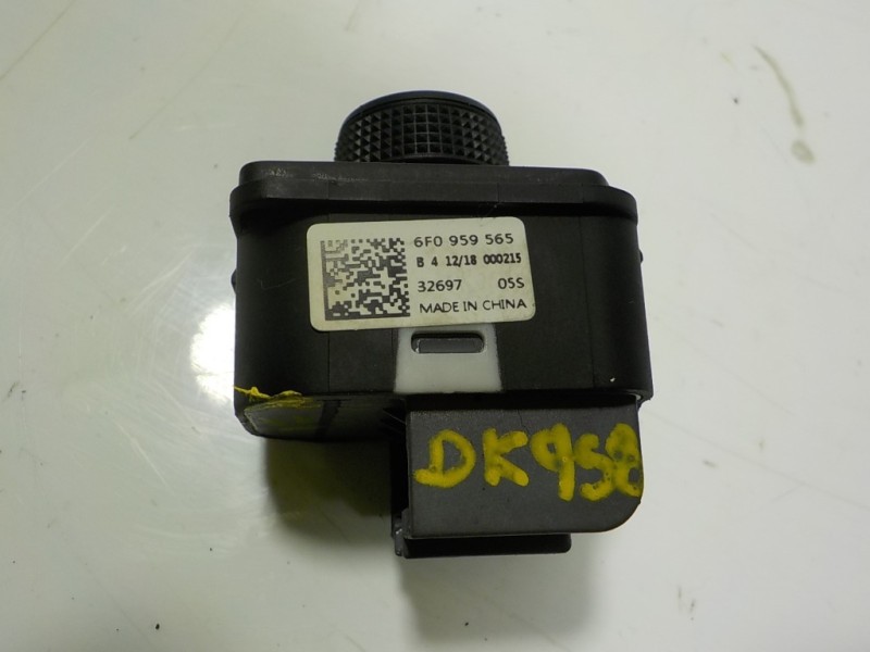 Recambio de mando retrovisor para seat arona 1.0 tsi referencia OEM IAM 6F0959565WHI 6F0959565 