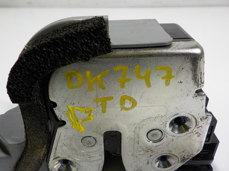 Recambio de cerradura puerta trasera derecha para hyundai i20 1.2 16v cat referencia OEM IAM 81420C8020 81420C8020 