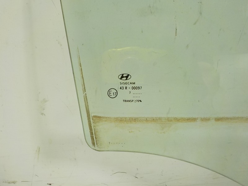 Recambio de cristal puerta trasero derecho para hyundai i20 1.2 16v cat referencia OEM IAM   