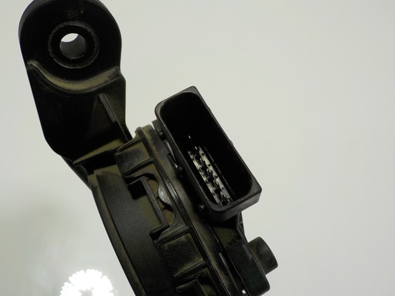 Recambio de potenciometro pedal para hyundai i20 1.2 16v cat referencia OEM IAM 327001S000  