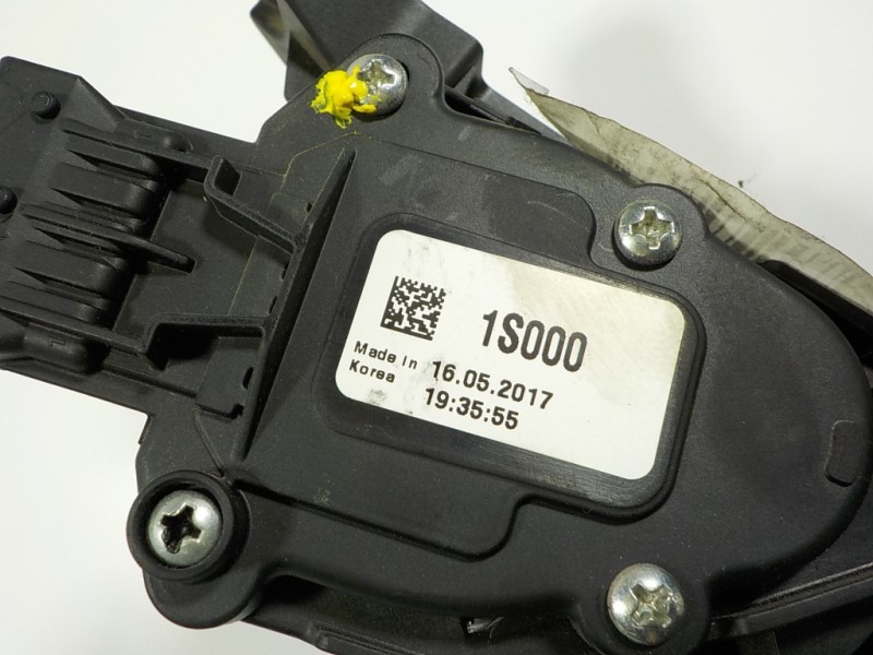 Recambio de potenciometro pedal para hyundai i20 1.2 16v cat referencia OEM IAM 327001S000  