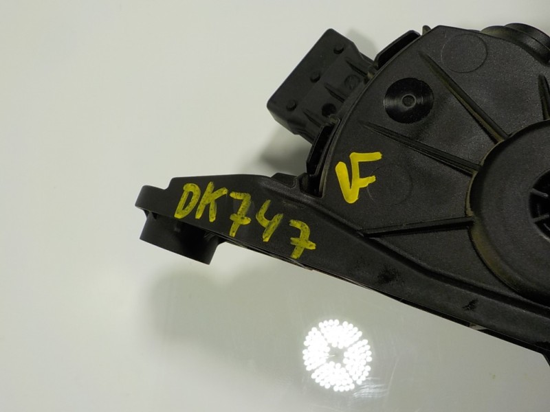 Recambio de potenciometro pedal para hyundai i20 1.2 16v cat referencia OEM IAM 327001S000  