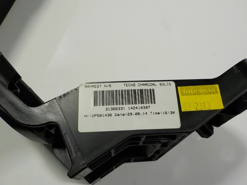 Recambio de apoyabrazos central para volvo v40 cross country 1.6 diesel cat referencia OEM IAM 31366331 31366331 