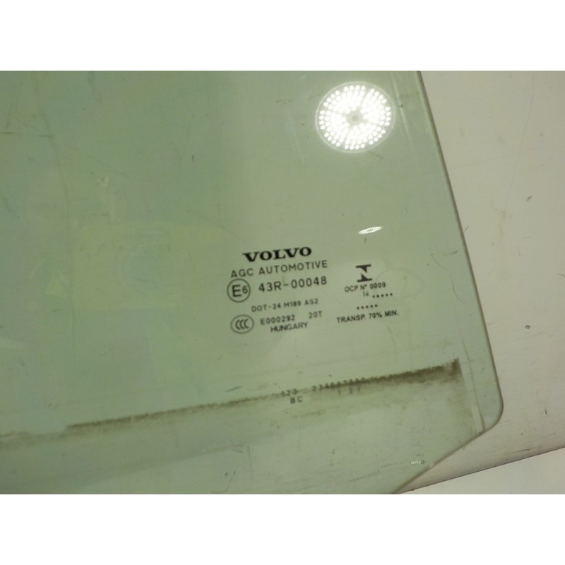 Recambio de cristal puerta trasero derecho para volvo v40 cross country 1.6 diesel cat referencia OEM IAM 31386767  