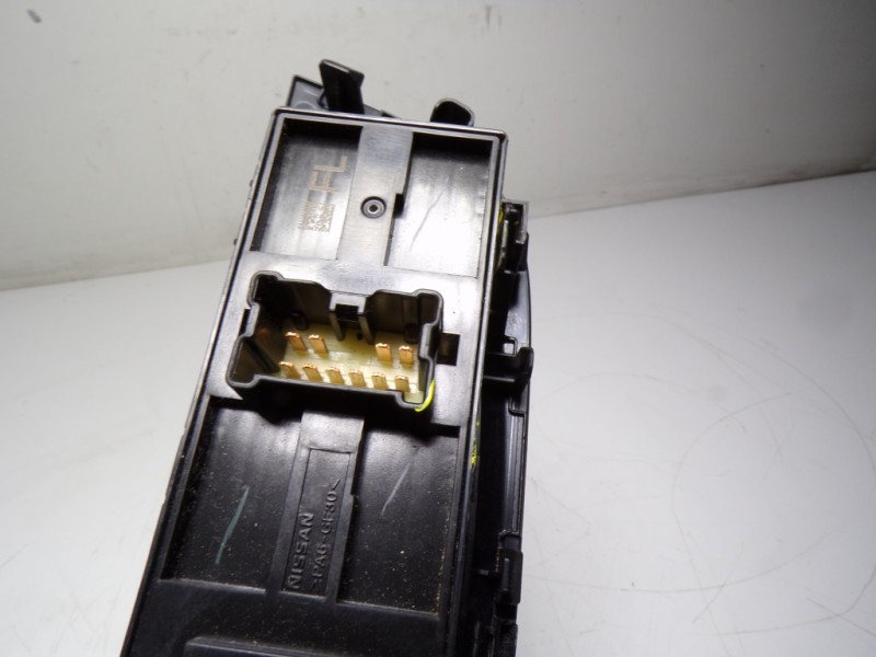 Recambio de mando elevalunas delantero izquierdo para nissan qashqai (j11) 1.2 16v cat referencia OEM IAM 25401HV02B 809614EH0AX