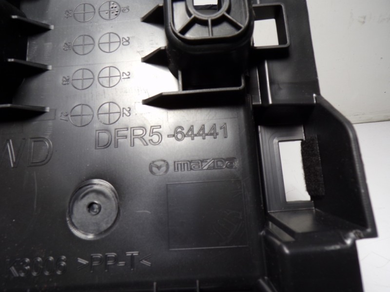 Recambio de apoyabrazos central para mazda cx-30 1.8 diesel referencia OEM IAM  DFR564441 