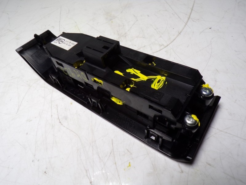 Recambio de mando elevalunas delantero izquierdo para mazda cx-30 1.8 diesel referencia OEM IAM  BDMC66350A 