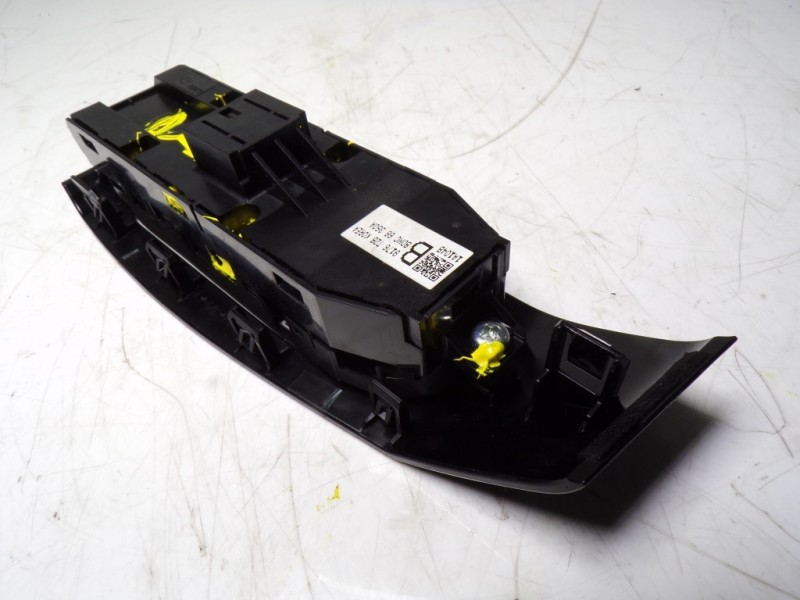 Recambio de mando elevalunas delantero izquierdo para mazda cx-30 1.8 diesel referencia OEM IAM  BDMC66350A 