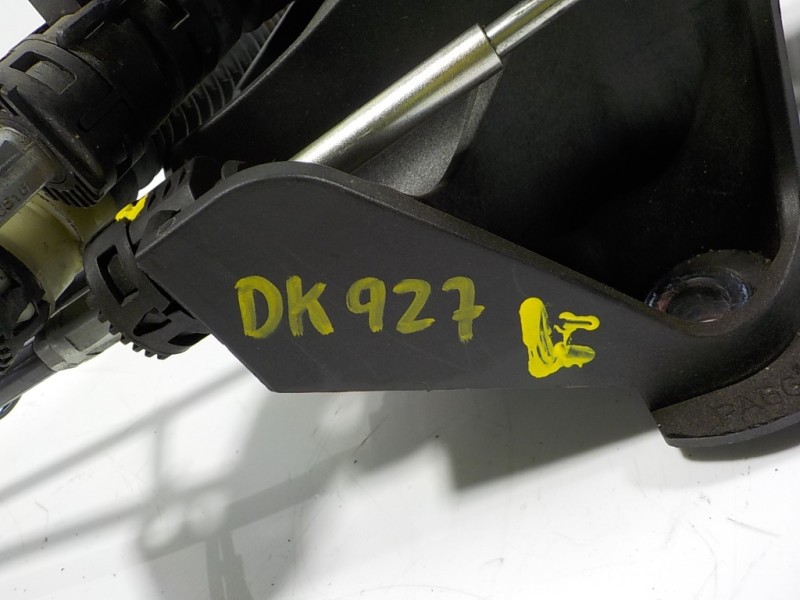 Recambio de palanca cambio para mazda cx-30 1.8 diesel referencia OEM IAM  DFR546100 