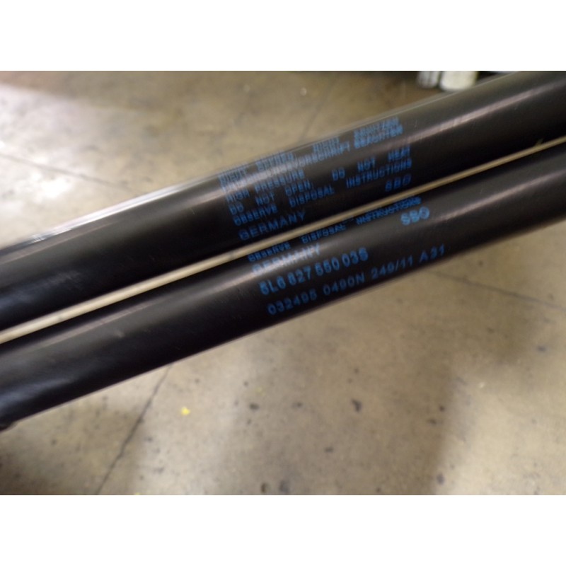 Recambio de amortiguadores maletero / porton para skoda yeti 1.2 tsi referencia OEM IAM 5L6827550 5L682755003S 