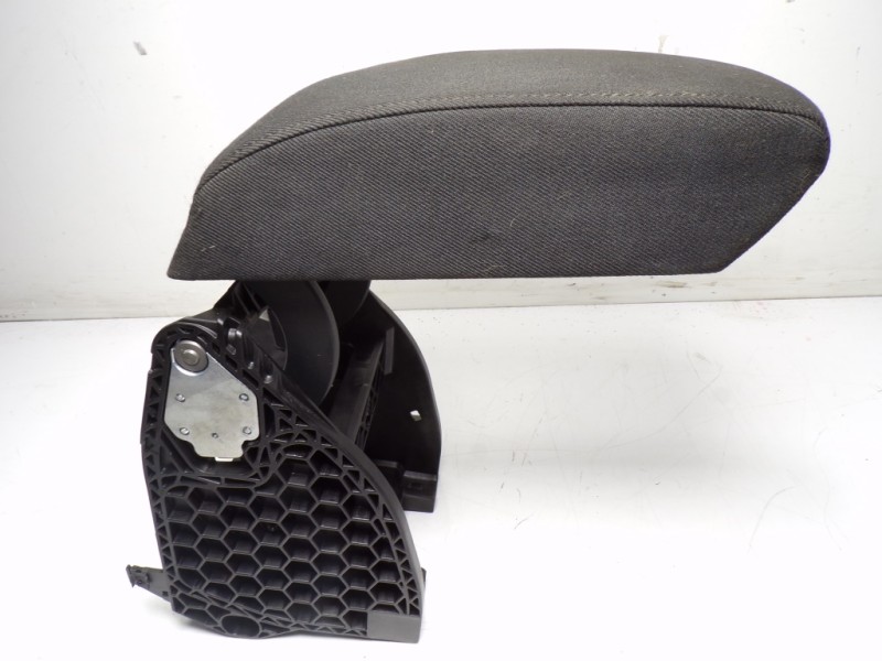 Recambio de apoyabrazos central para skoda yeti 1.2 tsi referencia OEM IAM 3T0864207CYGP 3T0864207B 