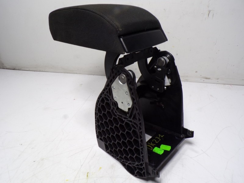 Recambio de apoyabrazos central para skoda yeti 1.2 tsi referencia OEM IAM 3T0864207CYGP 3T0864207B 