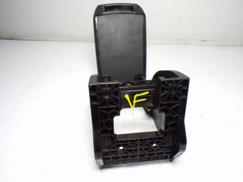 Recambio de apoyabrazos central para skoda yeti 1.2 tsi referencia OEM IAM 3T0864207CYGP 3T0864207B 