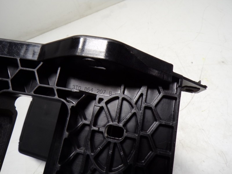 Recambio de apoyabrazos central para skoda yeti 1.2 tsi referencia OEM IAM 3T0864207CYGP 3T0864207B 