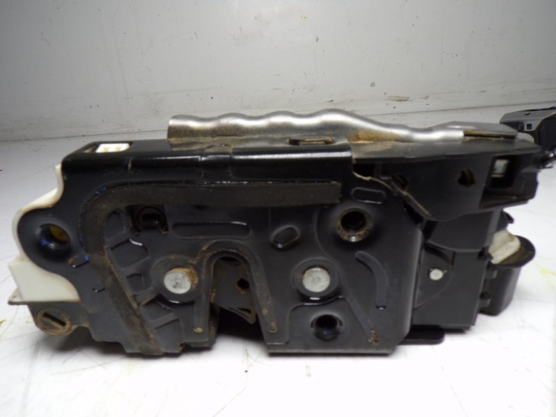 Recambio de cerradura puerta trasera derecha para skoda yeti 1.2 tsi referencia OEM IAM 5K4839016F 5K4839016F 