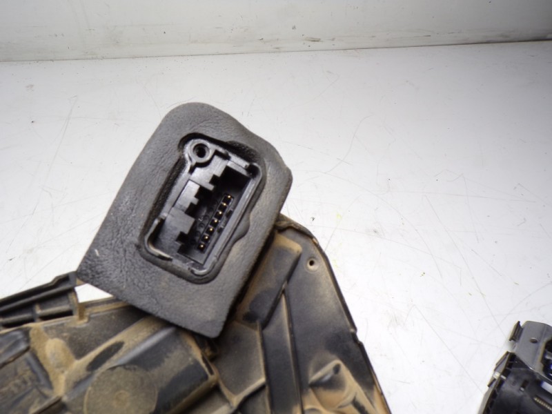 Recambio de cerradura puerta trasera derecha para skoda yeti 1.2 tsi referencia OEM IAM 5K4839016F 5K4839016F 