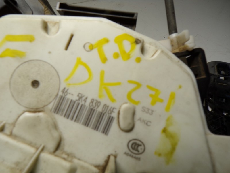 Recambio de cerradura puerta trasera derecha para skoda yeti 1.2 tsi referencia OEM IAM 5K4839016F 5K4839016F 