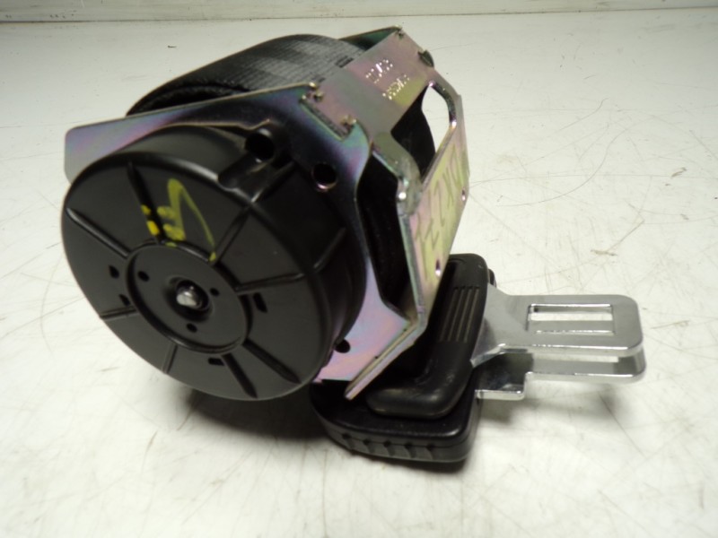 Recambio de cinturon seguridad trasero central para skoda yeti 1.2 tsi referencia OEM IAM 5L6857807ARAA 615593200G 
