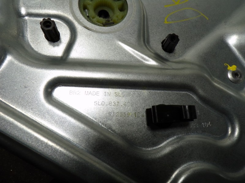 Recambio de elevalunas delantero derecho para skoda yeti 1.2 tsi referencia OEM IAM 5L0837462 5L0837402 