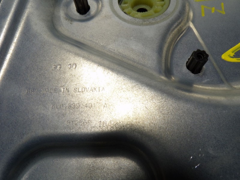 Recambio de elevalunas trasero izquierdo para skoda yeti 1.2 tsi referencia OEM IAM 5L0839461A 5L0839401A 