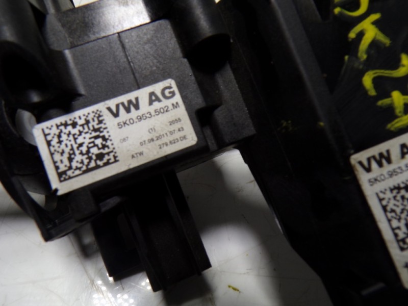 Recambio de mando intermitentes para skoda yeti 1.2 tsi referencia OEM IAM 5K0953502M9B9 5K0953521BN 