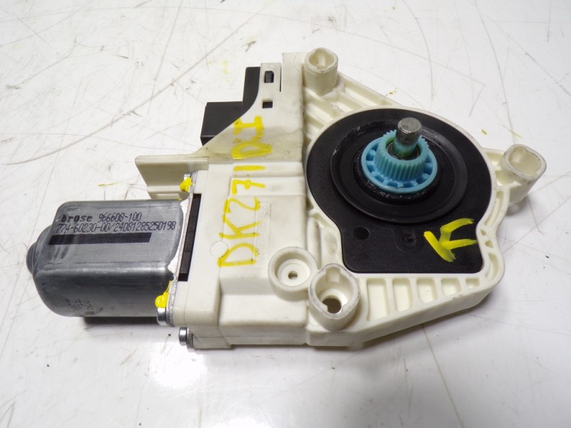Recambio de motor elevalunas delantero izquierdo para skoda yeti 1.2 tsi referencia OEM IAM 8K0959811 8K0959811 