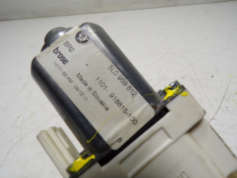 Recambio de motor elevalunas trasero derecho para skoda yeti 1.2 tsi referencia OEM IAM 5L0959812 5L0959812 