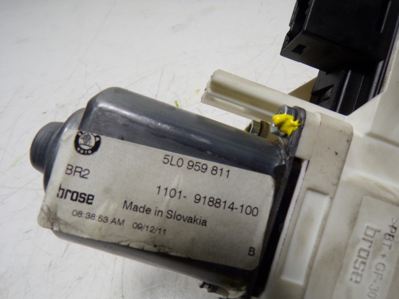 Recambio de motor elevalunas trasero izquierdo para skoda yeti 1.2 tsi referencia OEM IAM 5L0959811 5L0959811 