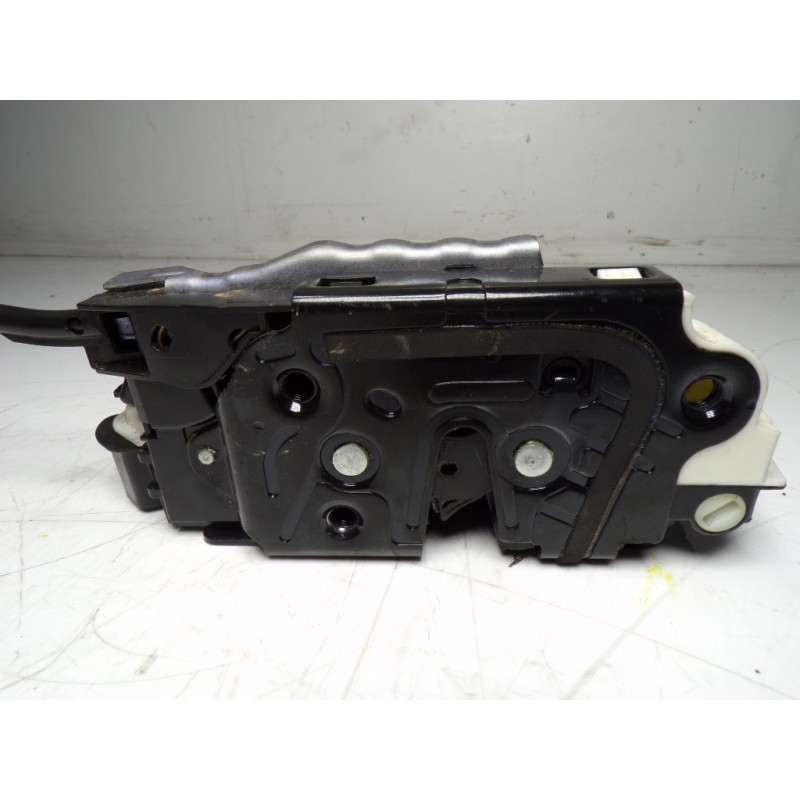 Recambio de cerradura puerta trasera izquierda para skoda yeti 1.2 tsi referencia OEM IAM 5K4839015F 5K4839015F 