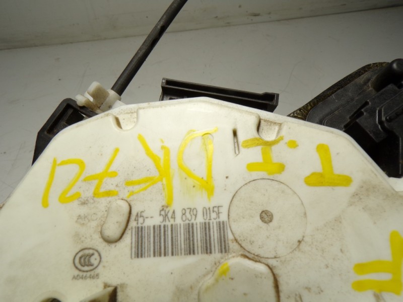 Recambio de cerradura puerta trasera izquierda para skoda yeti 1.2 tsi referencia OEM IAM 5K4839015F 5K4839015F 