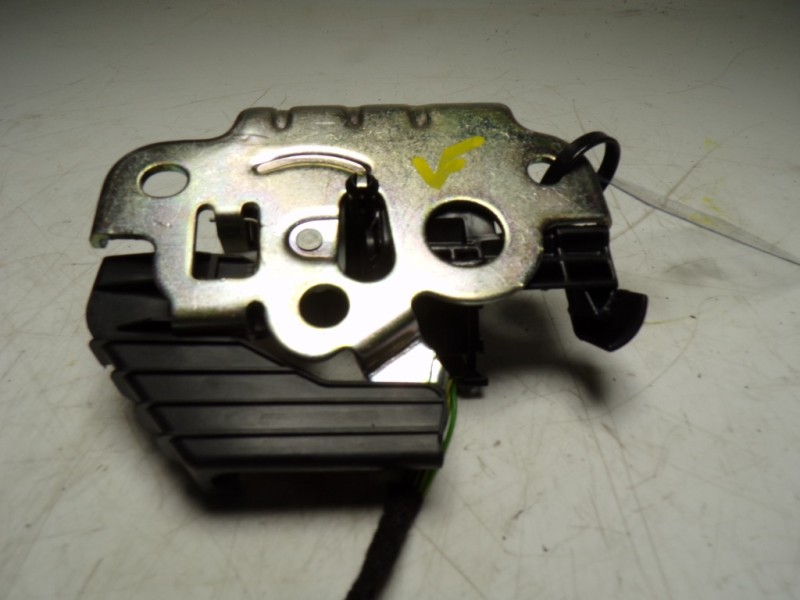 Recambio de cerradura maletero / porton para audi a1 (8x) 1.6 tdi referencia OEM IAM 8R0827505 8R0827505 