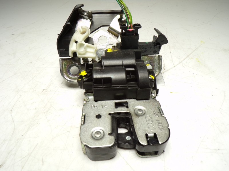 Recambio de cerradura maletero / porton para audi a1 (8x) 1.6 tdi referencia OEM IAM 8R0827505 8R0827505 