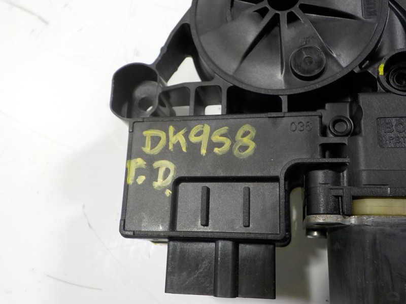 Recambio de motor elevalunas trasero derecho para seat arona 1.0 tsi referencia OEM IAM 5Q0959812D 5Q0959812D 