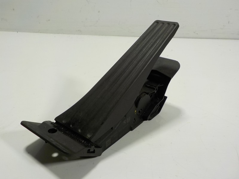 Recambio de potenciometro pedal para bmw serie x5 (g05) xdrive 30d referencia OEM IAM 35406889818 35406889818 
