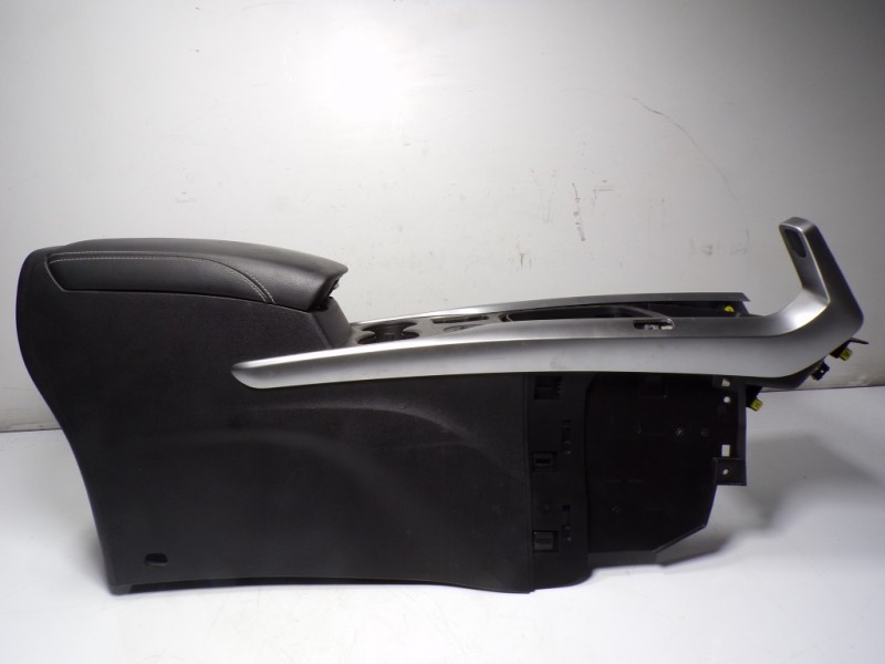 Recambio de apoyabrazos central para renault kadjar 1.6 dci diesel fap energy referencia OEM IAM 969209309R 969258644R 