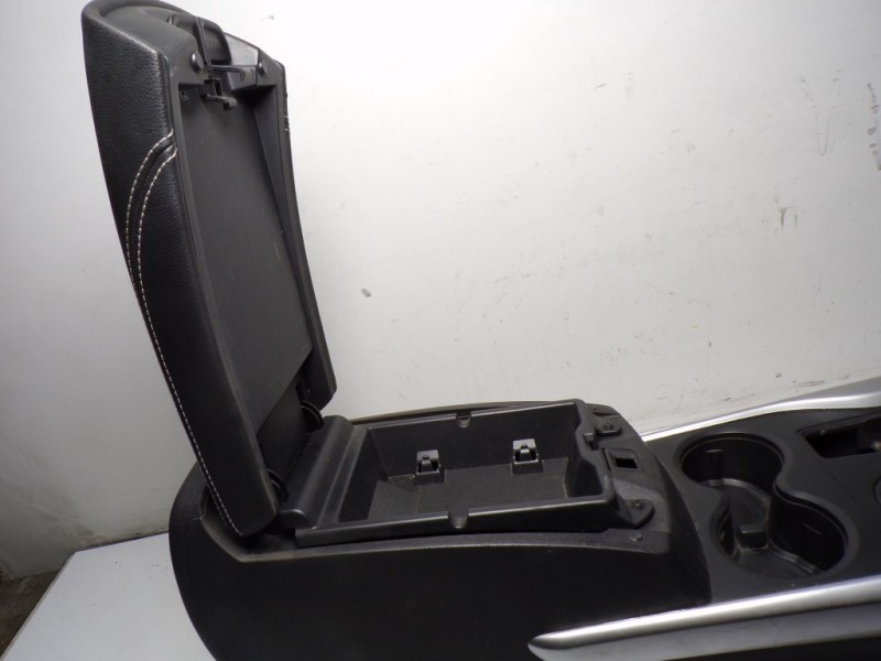 Recambio de apoyabrazos central para renault kadjar 1.6 dci diesel fap energy referencia OEM IAM 969209309R 969258644R 