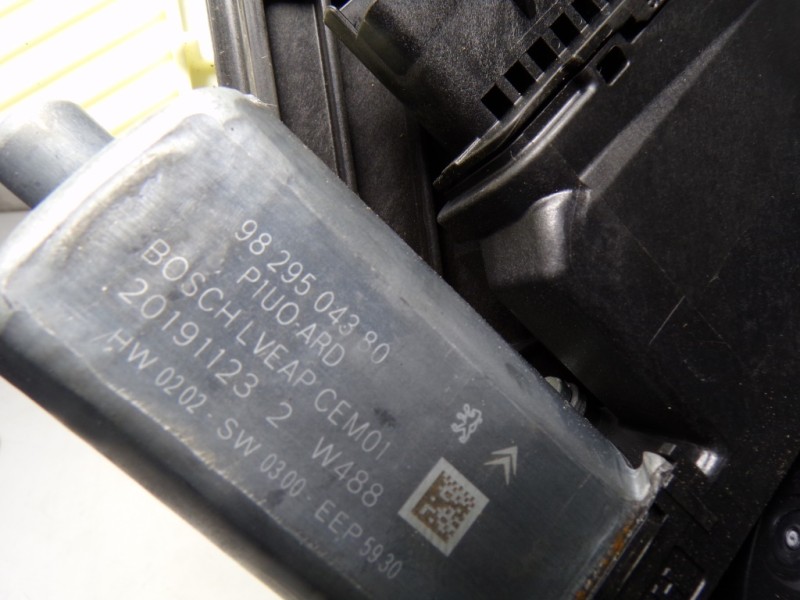 Recambio de elevalunas trasero derecho para opel grandland x 1.5 cdti dpf referencia OEM IAM 9815403780 9830320480 