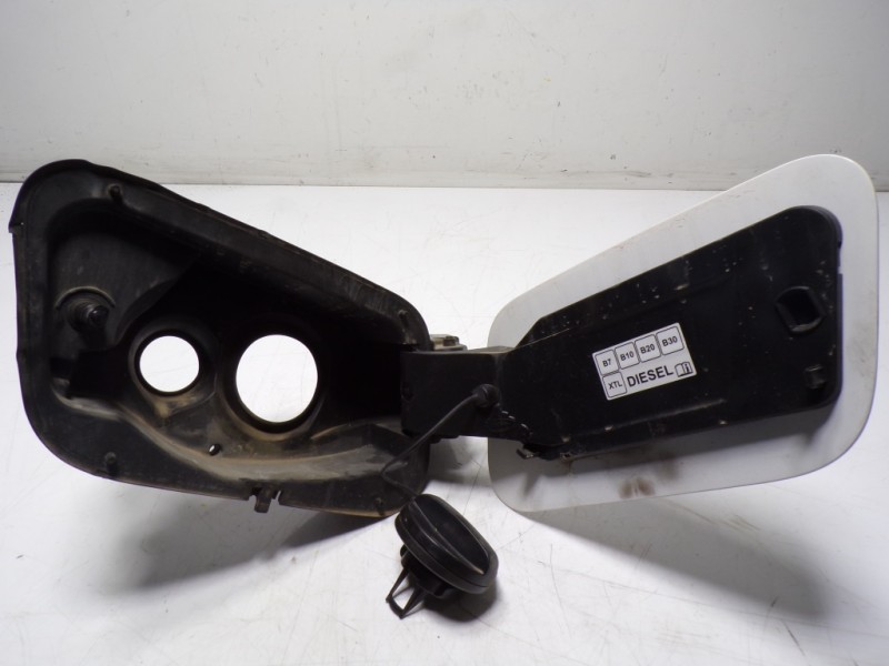 Recambio de tapa combustible para opel grandland x 1.5 cdti dpf referencia OEM IAM YP00011080 YP00010880 
