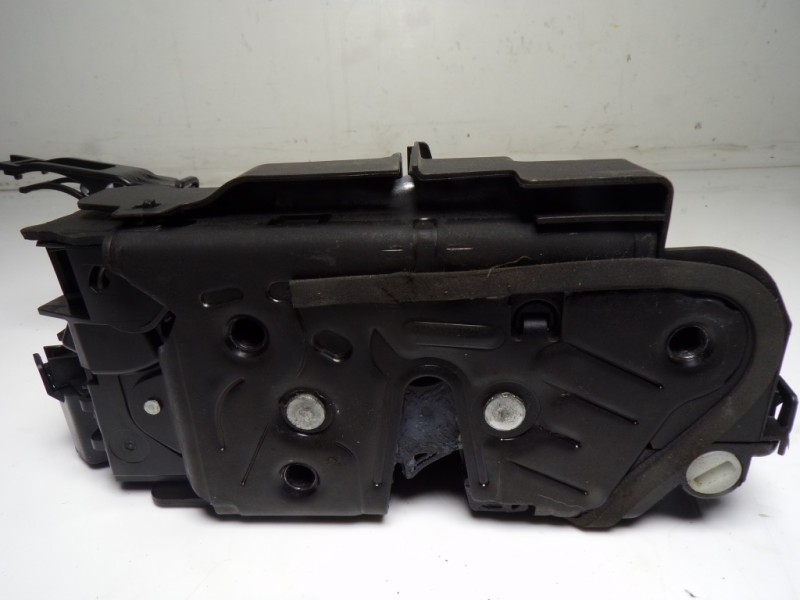 Recambio de cerradura puerta trasera izquierda para volkswagen touran (5t1) 2.0 tdi referencia OEM IAM 5TA839015L 5TA839015L 