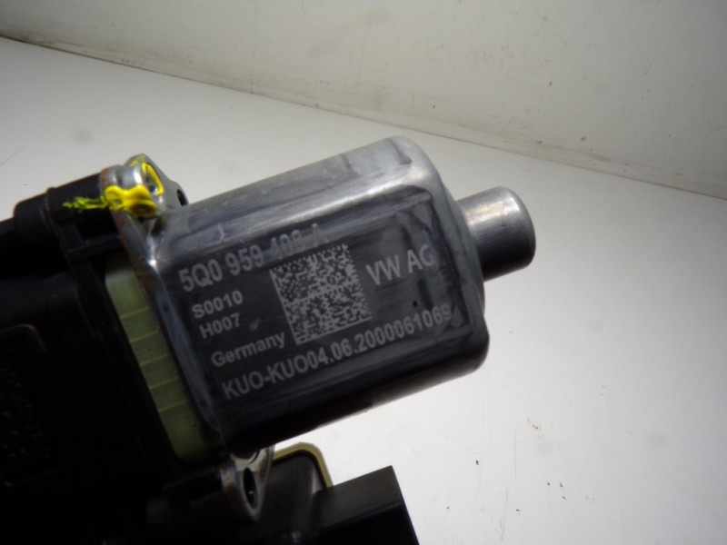 Recambio de motor elevalunas trasero derecho para volkswagen touran (5t1) 2.0 tdi referencia OEM IAM 5Q0959408A 5Q0959408A 