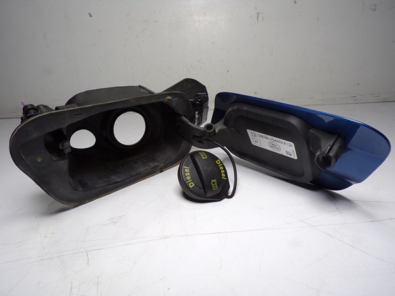 Recambio de tapa combustible para volkswagen touran (5t1) 2.0 tdi referencia OEM IAM 5TA809857CGRU  